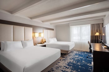 Standard Room, 2 Queen Beds, Accessible Bathtub (Mobility)