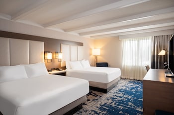 Standard Room, 2 Queen Beds, Accessible Bathtub (Mobility)