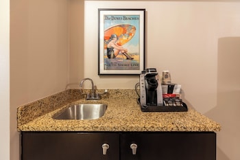 Standard Suite, City View (2 Double Beds and 1 Sofa Bed)
