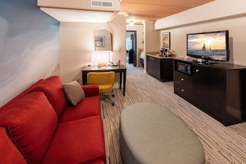 Standard Suite, 1 King Bed with Sofa bed, City View