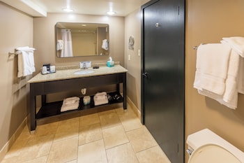 Standard Suite, 2 Bedrooms, City View, Corner (1 King, 2 Twin and 1 Sofabed)