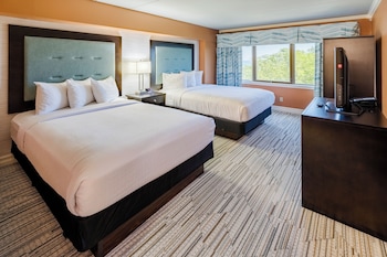 Standard Suite, Park View (2 Queen Beds and 1 Sofa Bed)