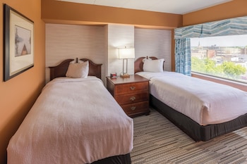Standard Suite, 2 Bedrooms, City View, Corner (1 King, 2 Twin and 1 Sofabed)