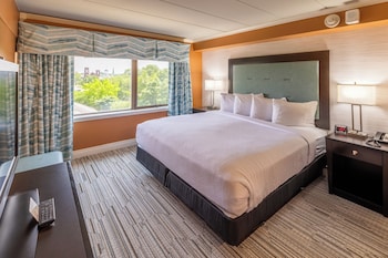 Standard Suite, 2 Bedrooms, City View, Corner