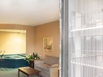 Room, 1 King Bed, Jetted Tub
