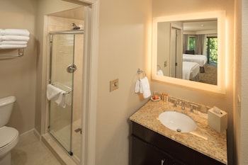 Standard Room, 2 Queen Beds, Non Smoking, Courtyard Area