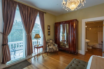 Grand Room, 1 King Bed, Balcony (James E. Oglethorpe)