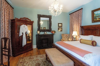 Superior Room, 1 King Bed (Tybee Island)