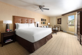 Deluxe Room, 1 King Bed, Valley View