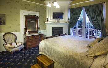 Queen Room w/ Garden View