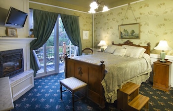 Queen Room w/ Garden View