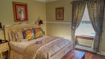 Superior Double Room, 1 Queen Bed, Garden View (Room 9 Gardener's Room)