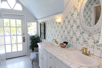 Suite, 1 King Bed, Balcony (Madaline's Suite)
