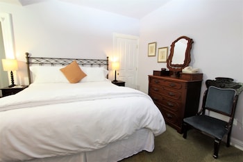 Room, 1 King Bed, Fireplace (Gable Room)