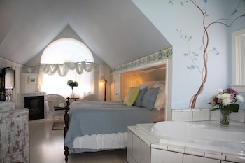 Suite, 1 King Bed, Balcony (Madaline's Suite)