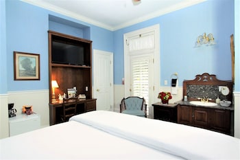 Room, 1 King Bed, Fireplace (Kirtley's Retreat)