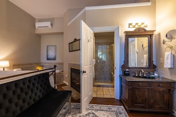 Room, 1 King Bed, Jetted Tub (Lady Helen's Room)