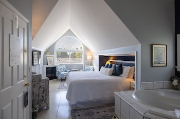 Suite, 1 King Bed, Balcony (Madaline's Suite)