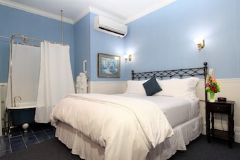 Room, 1 King Bed, Fireplace (Kirtley's Retreat)