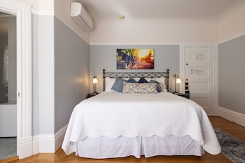 Room, 1 King Bed, Jetted Tub (Tower Room)