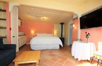 Family Room, 1 King Bed with Sofa bed