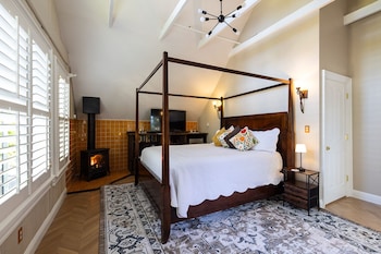 Room, 1 King Bed, Fireplace (William's Hideaway)