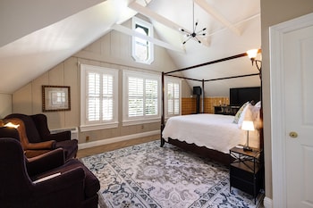 Room, 1 King Bed, Fireplace (William's Hideaway)