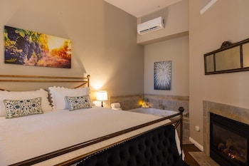Room, 1 King Bed, Jetted Tub (Lady Helen's Room)