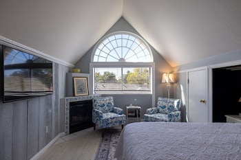 Suite, 1 King Bed, Balcony (Madaline's Suite)
