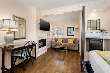 Room, 1 King Bed (Trellis Court Building)