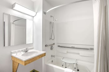 Room, 1 Double Bed, Accessible, Non Smoking (Mobility, Bathtub w/Grab Bars)