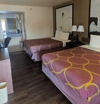 Room, 2 Queen Beds, Smoking