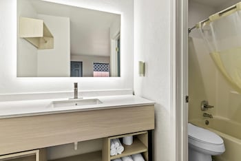 Room, 2 Queen Beds, Non Smoking (Efficiency, Upgrade)