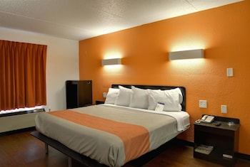Deluxe Room, 1 King Bed, Non Smoking, Refrigerator & Microwave