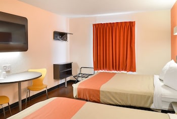 Deluxe Room, 2 Double Beds, Non Smoking, Refrigerator & Microwave
