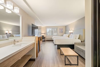 Family Suite, Multiple Beds, Non Smoking, Refrigerator & Microwave