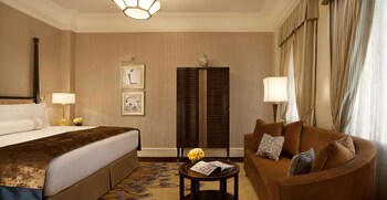 Fairmont Gold, 1 King Bed, Non Smoking, Executive Level