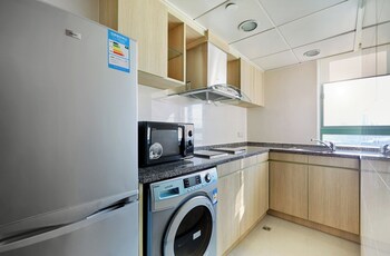 1 Queen Bed One Bedroom Suite