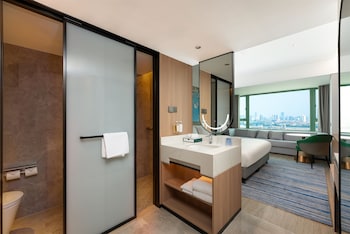 Premium Room, 1 King Bed, River View (High Floor)