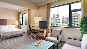 Suite, 1 Queen Bed (Additional Living Area)