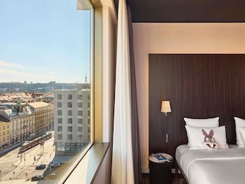 Room, 1 King Bed (Large Mama)