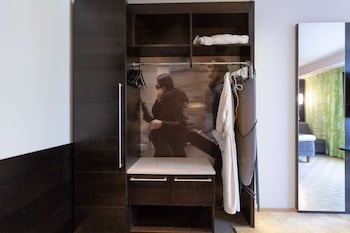 Family Room (Superior)