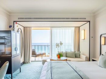 Deluxe Room, 1 Queen Bed, City View