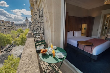 Premium Room, 1 King Bed, Balcony, City View