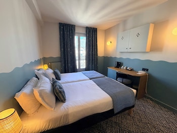 Room, Connecting Rooms (5 Pax)