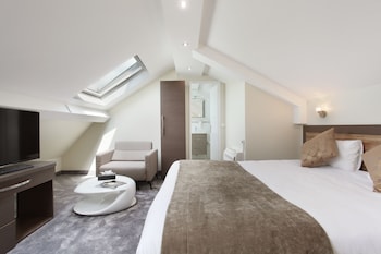 Junior Suite, 1 Queen Bed, Non Smoking (with Single Sofabed)