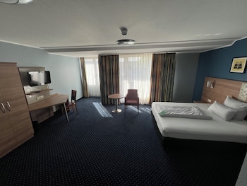 Suite, 1 Bedroom, Kitchen, Garden View