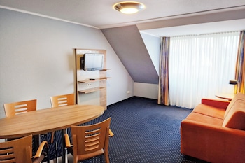 Suite, 1 Bedroom, Kitchen, Garden View
