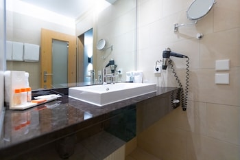 Standard Single Room, 1 Queen Bed