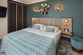 Suite, Balcony
